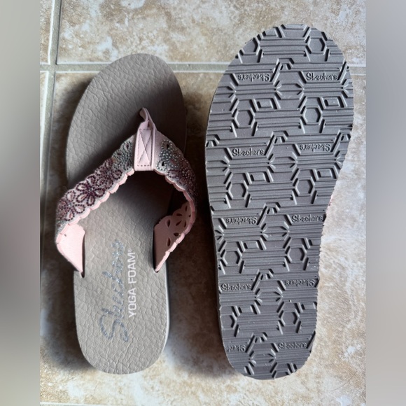 Skechers yoga foam flip flops - Picture 3 of 3
